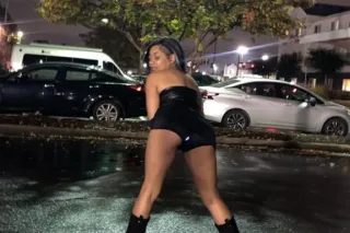 Give me the world - Image 2